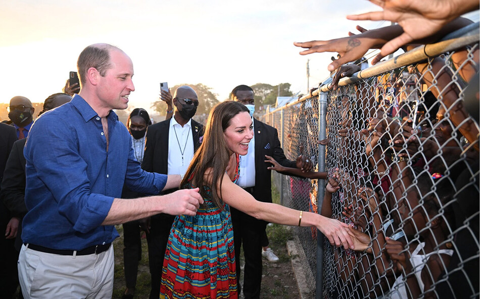 «Осторожно Кейт не трогай их»: Герцогов Кембриджских обвинили в расизме, и призвали к финансовой ответственности за участие Великобритании в работорговле во время королевского тура по странам карибского бассейна, Ямайка, 2022