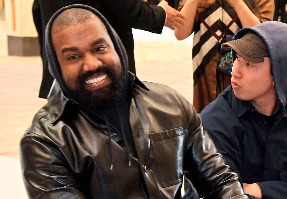 Канье Уэст перед показом коллекции Burberry сезона весна/лето 2023