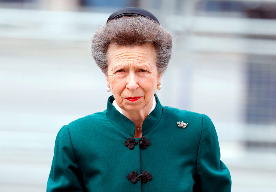 Почему самая трудолюбивая принцесса Анна не присоединилась к другим на рождественской церковной службе?