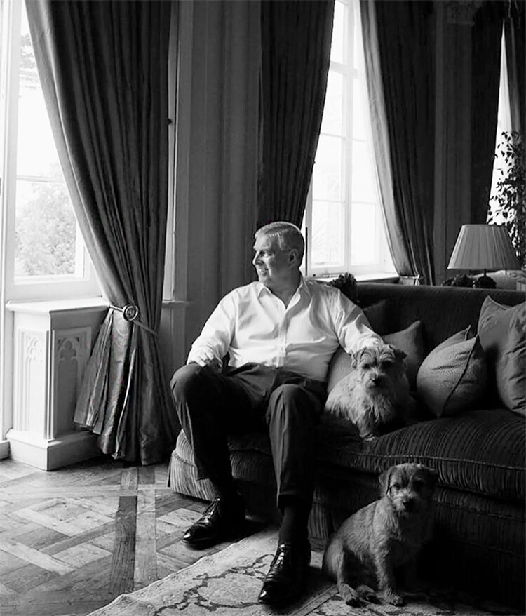 Принц Эндрю в день своего 60-летия 19 февраля 2020 года в Королевской ложе в Виндзоре, Англия