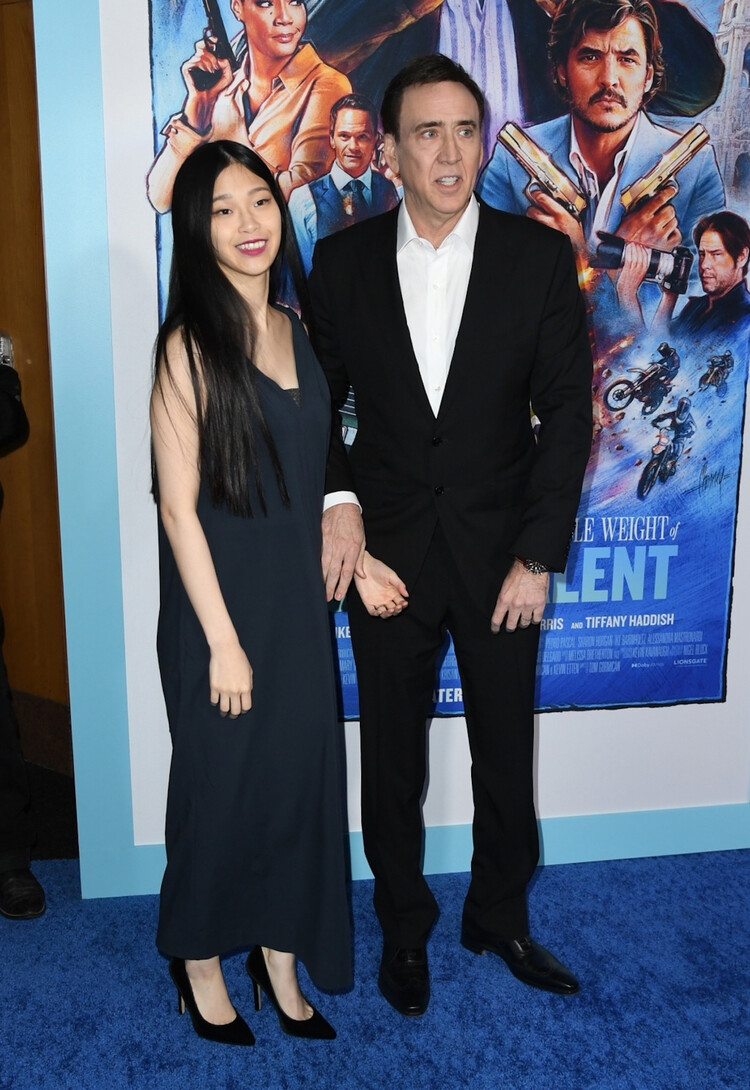 Николас Кейдж и Рико Шибата на показе фильма «Невыносимая тяжесть огромного таланта» в Лос-Анджелесе, 2022