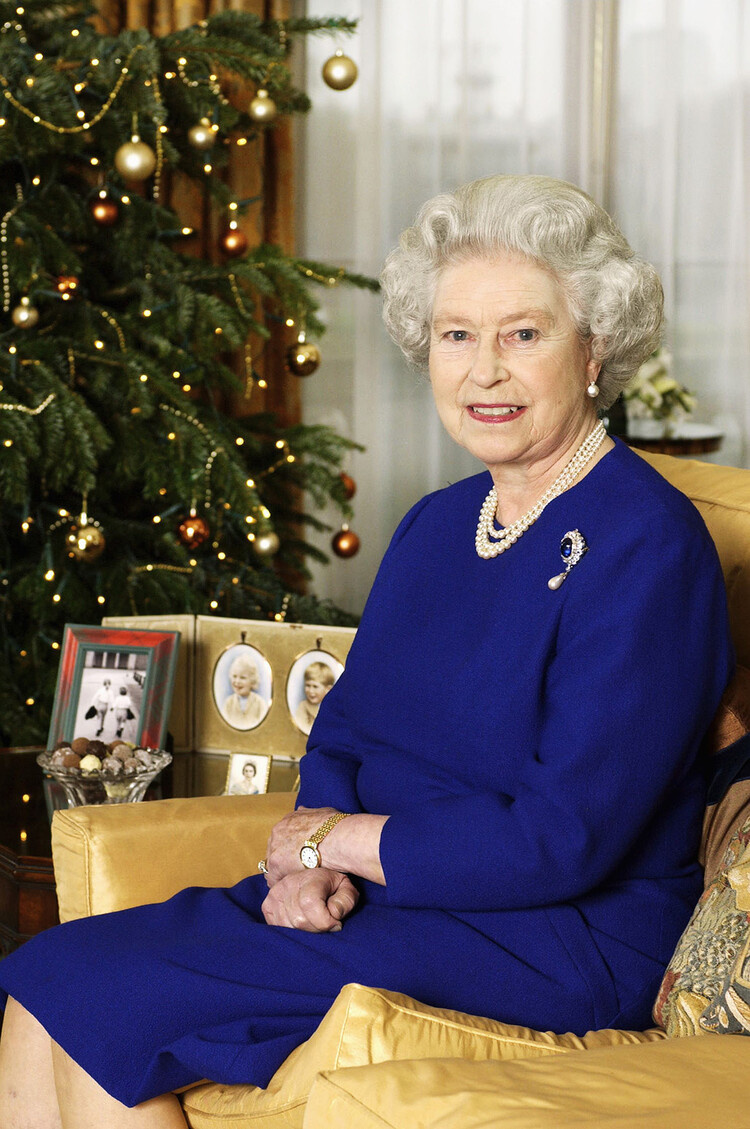 Шопинг королевы, меню для собачек и другие необычные рождественские традиции британского монаршего семейства