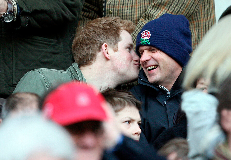 Принц Гарри с другом, 2003