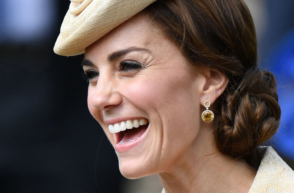 Кейт Миддлтон в комплекте с белыми и жёлтыми бриллиантами