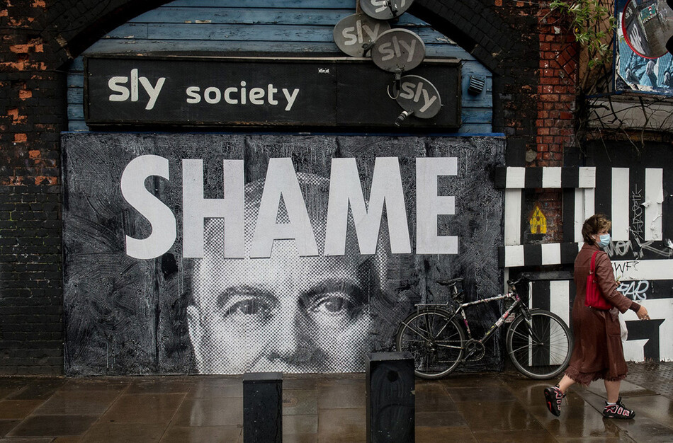 Граффити с изображением принца Эндрю в лондонском районе Шордич 2020