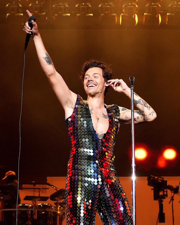 Оливия Уайлд танцевала и подбадривала Гарри Стайлса во время выступления на Coachella