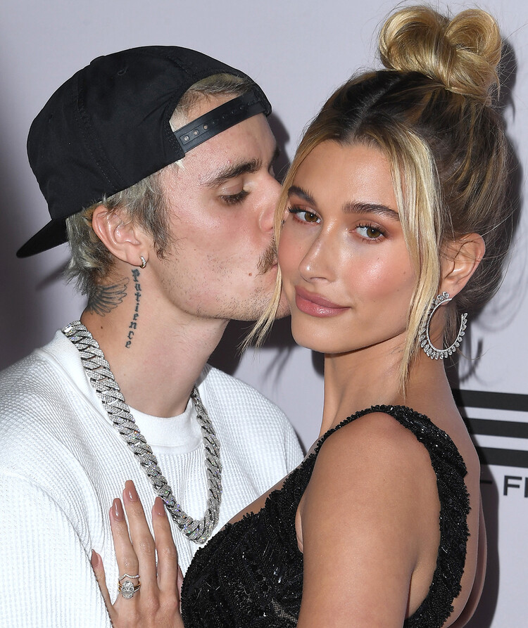Джастин Бибер не отходил от Хейли ни на минуту, когда её увезли в больницу из-за тромба в мозгу