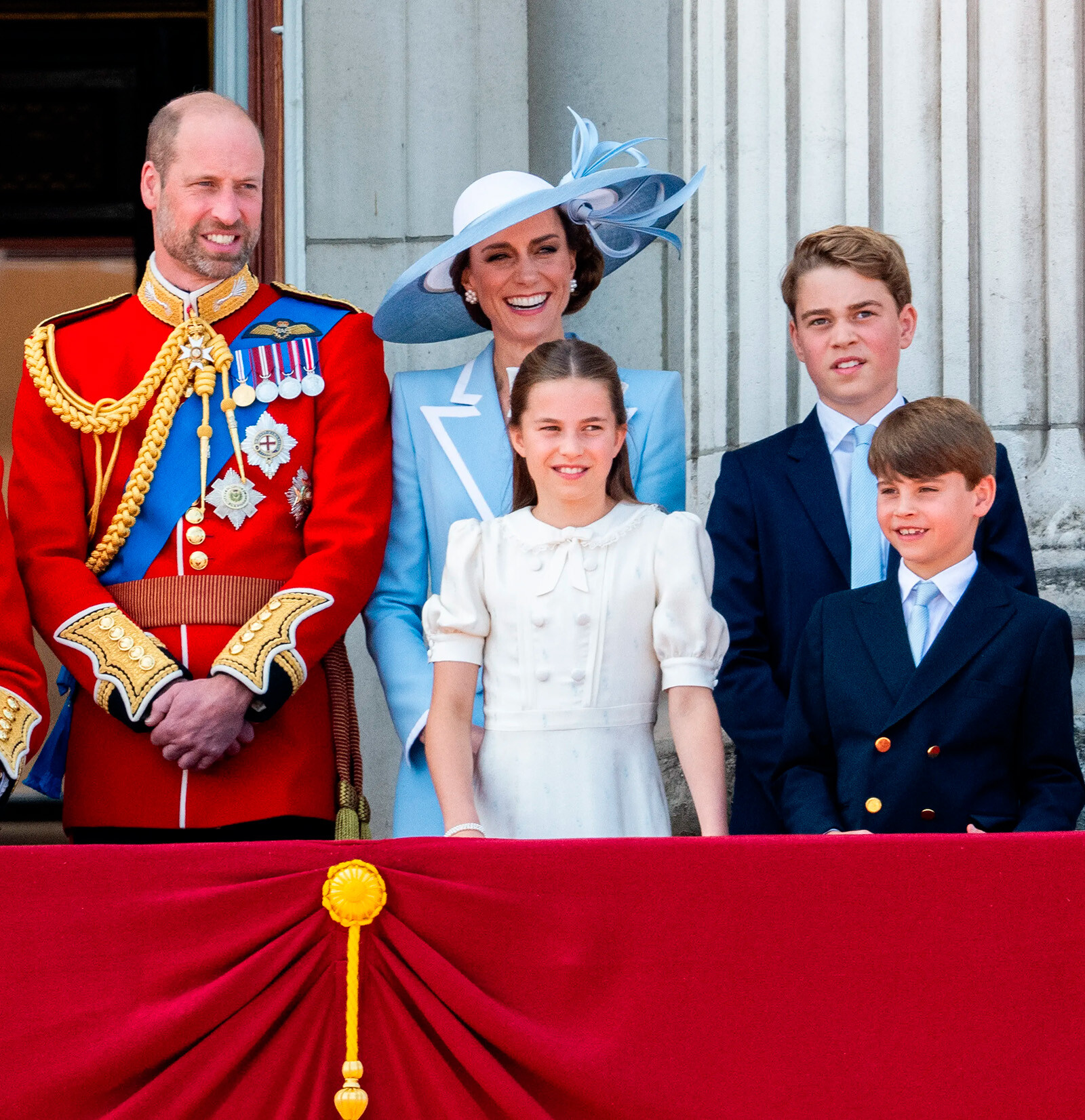 Кейт Миддлтон и принц Уильям появились на параде Trooping the Colour вместе с королём