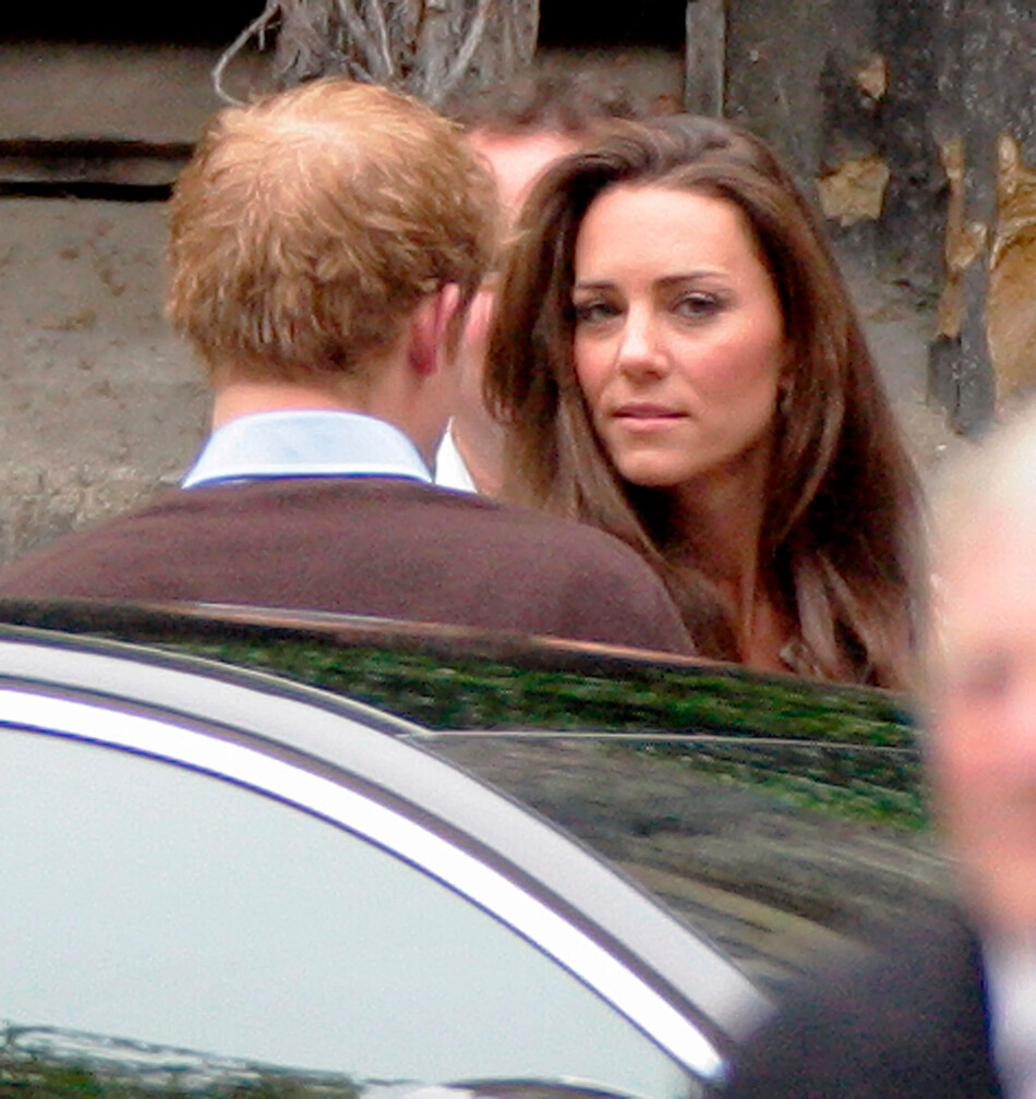 Принц Гарри и Кэйт Миддлтон присутствуют на репетиции свадьбы Кэтрин с принцем Уильямом в Вестминстерском аббатстве 28 апреля 2011 года в Лондоне, Англия