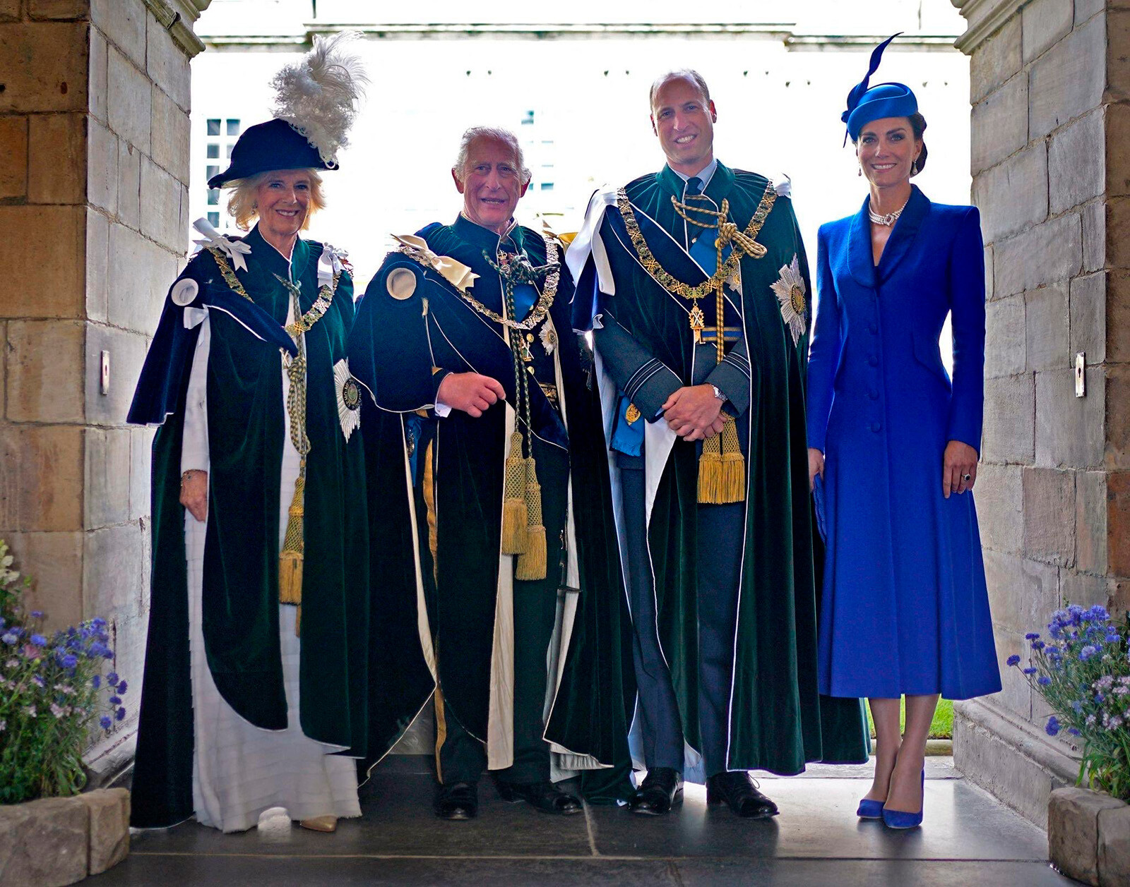 Король Карл III и королева Камилла с принцем Уильямом и Кейт Миддлтон на коронации в Шотландии