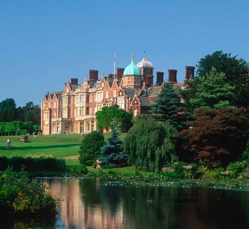 Сандрингемский дом отражается в озере, Висбек, Кингс-Линн, июнь 1997 года