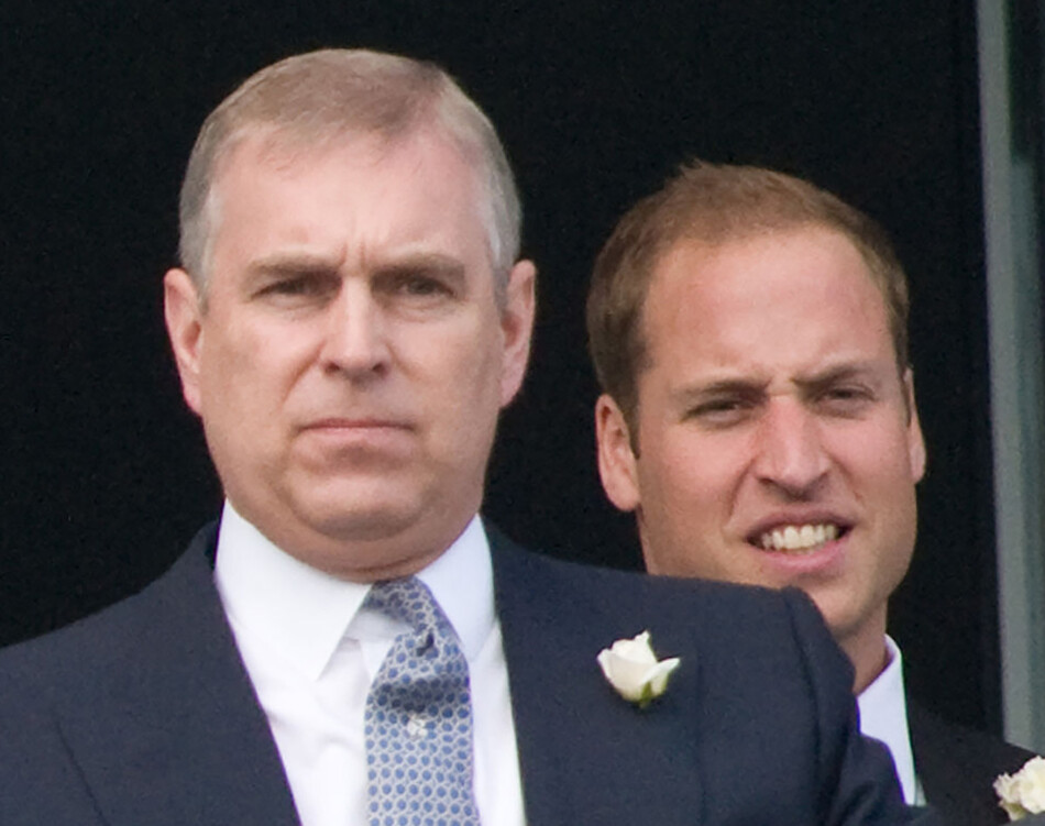 Как принц Уильям относится к принцу Эндрю