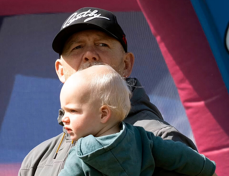 Майк Тиндалл с сыном Лукасом в Хотон ли Спринг во время конных соревнований, 29 мая 2022