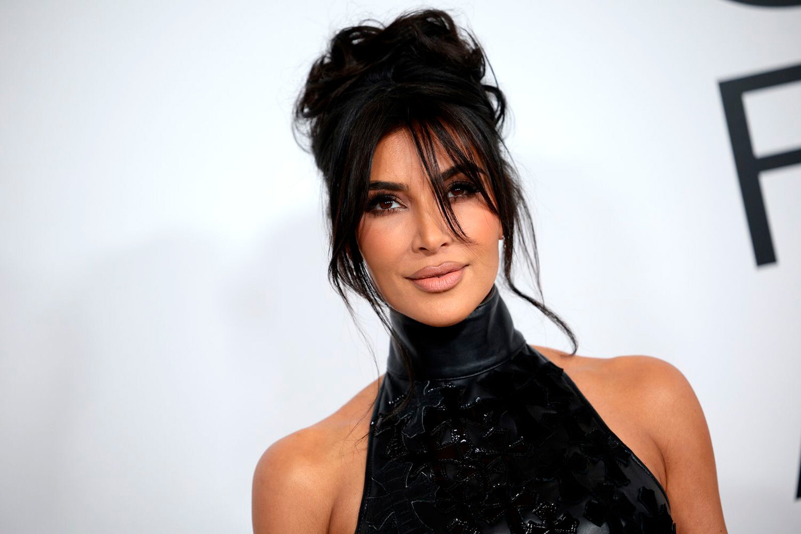 Ким Кардашьян выступит исполнительным продюсером фильма об Элизабет Тейлор