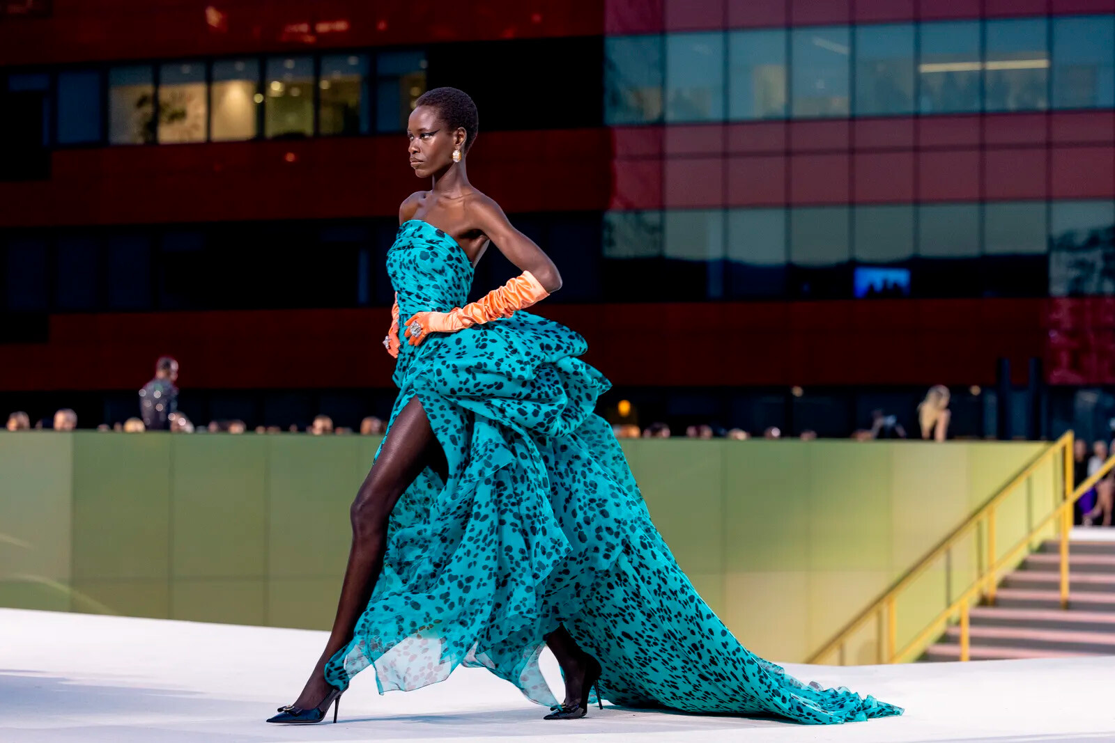 Tapestry приобретёт бренды Michael Kors, Versace и Jimmy Choo