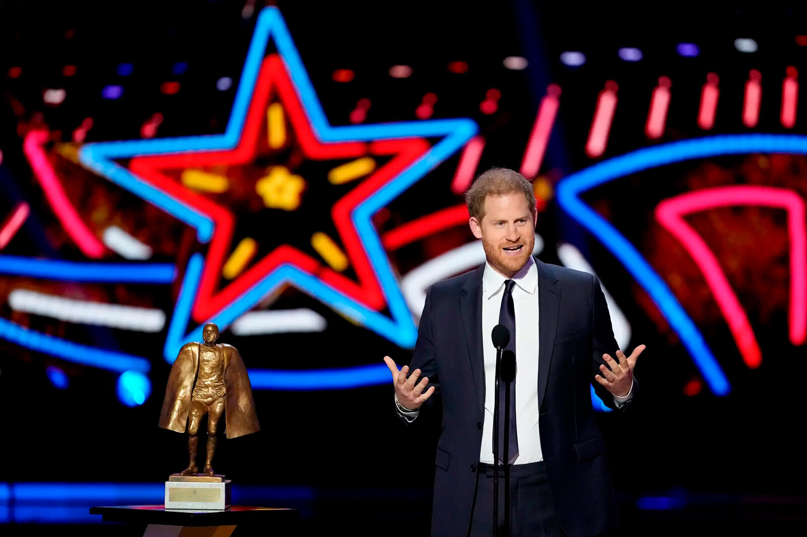 Принц Гарри на церемонии награждения Национальной футбольной лиги, 2024