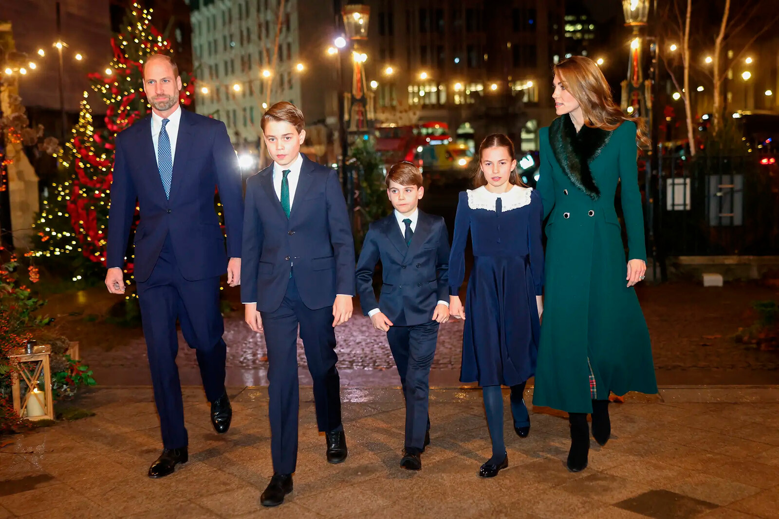 Подросшие принц Джордж, принцесса Шарлотта и принц Луи появились на рождественской службе в Лондоне