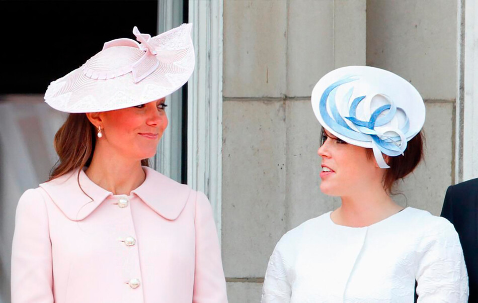 Кэтрин, герцогиня Кембриджская и принцесса Евгения Йоркская стоят на балконе Букингемского дворца во время ежегодной церемонии Trooping the Color Ceremony в июне 15 декабря 2013 года в Лондоне, Англия