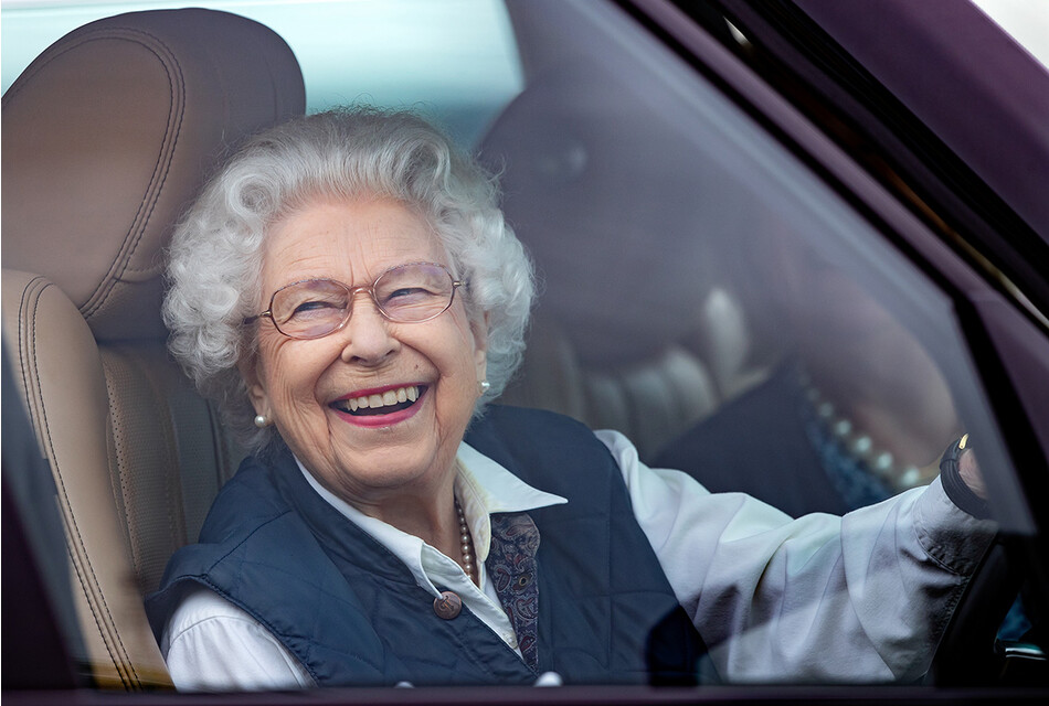 Елизаветы II за рулём Range Rover в Балморале 2021