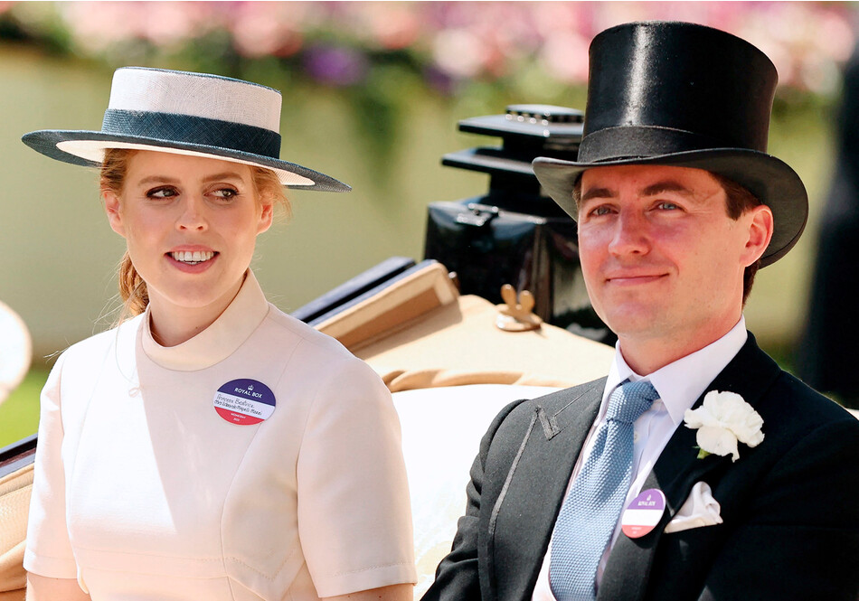 Принцесса Беатрис Йоркская и Эдоардо Мапелли-Моцци на ипподроме Аскот 15 июня 2022 года в Аскоте, Англия
