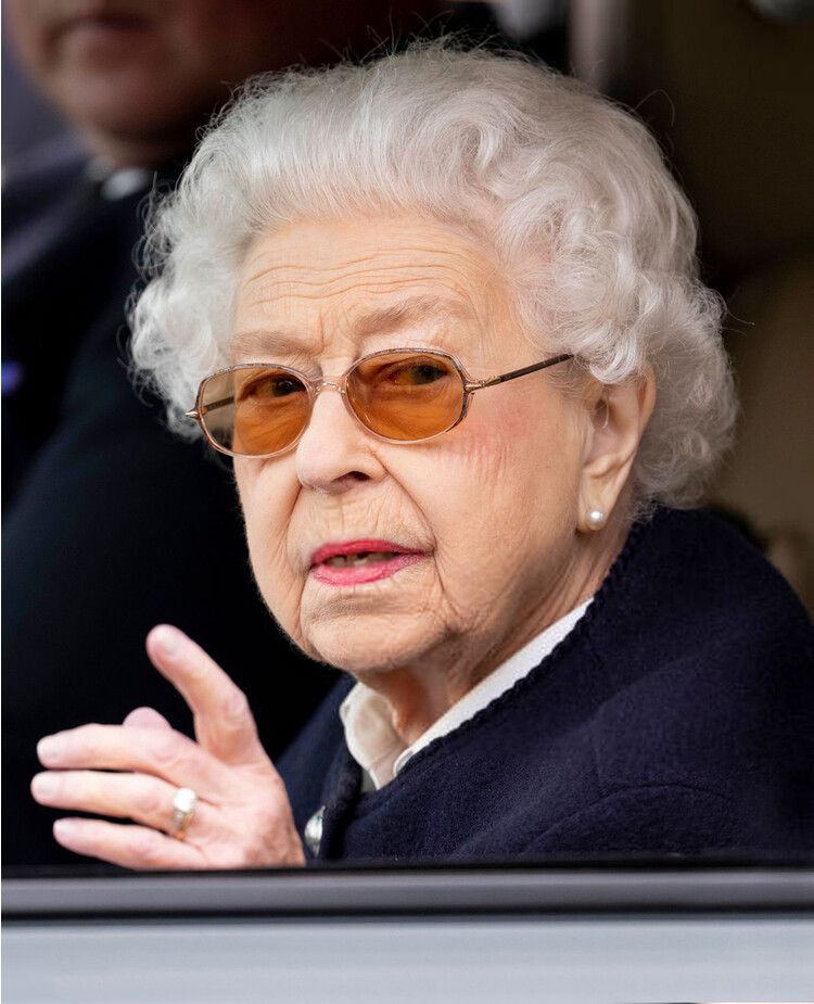 «Это бы убило её»: стало известно, как королева Елизавета II отреагировала бы на новый сезон «Короны»