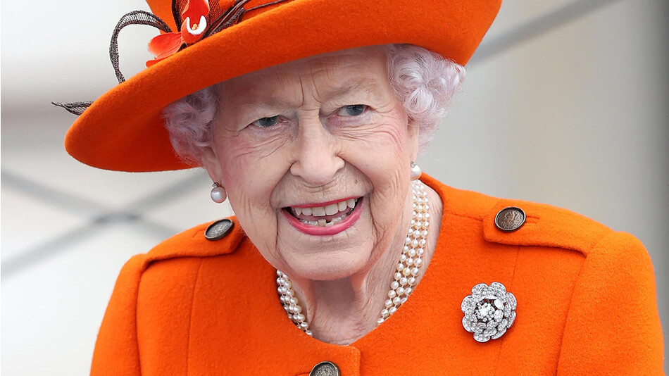 Елизавета II смотрит сериал «Корона», чтобы убедиться в правдивости представленных фактов