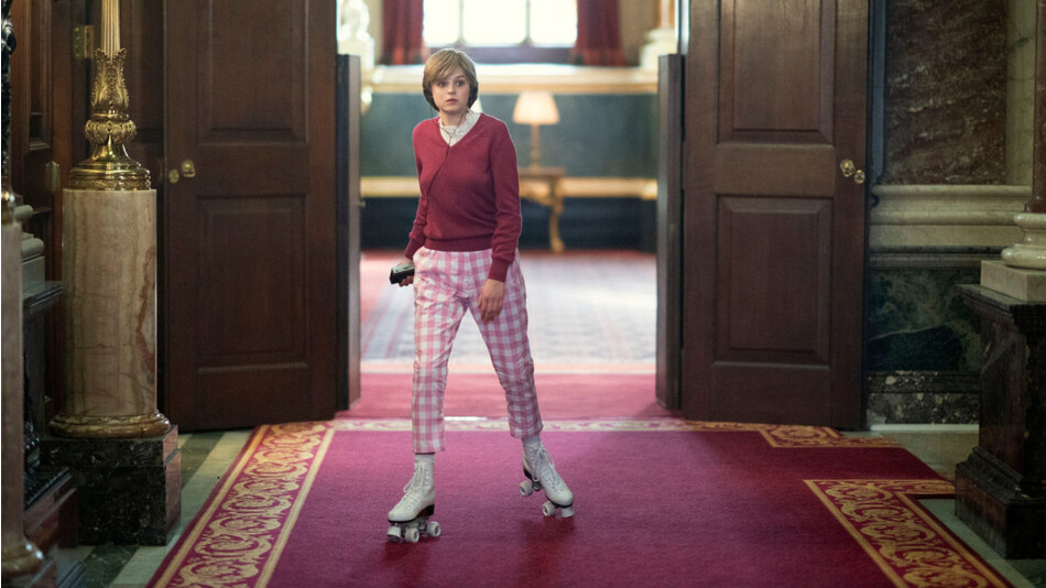 Кадр из сериала «Корона», 2020