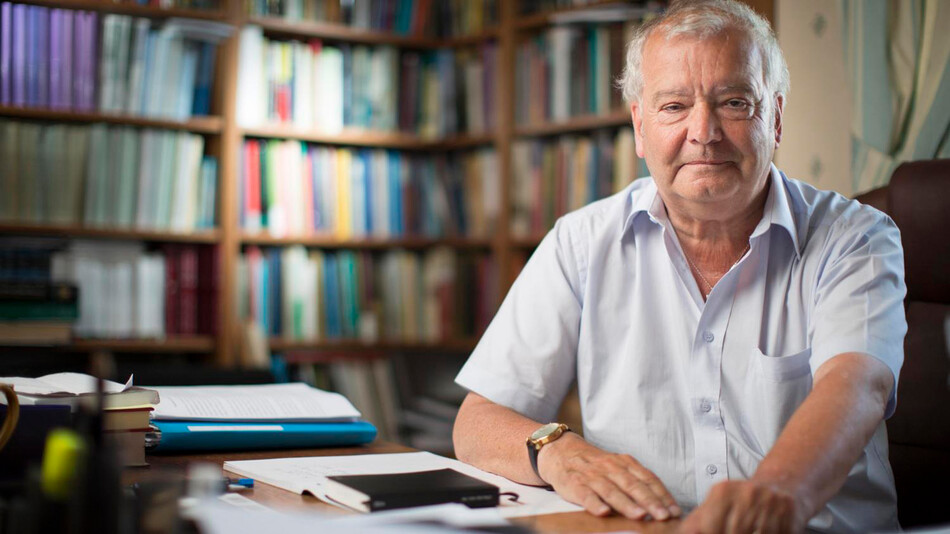 Сэр Том, почётный профессор истории Эдинбургского университета