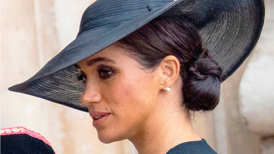 Меган Маркл прибывает на государственную церемонию похорон королевы Елизаветы II в Вестминстерском аббатстве, 19 сентября 2022 года в Лондоне, Англия