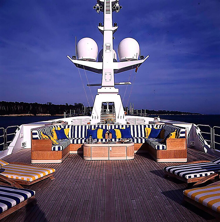 Верхняя палуба на суперяхте Jonikal Sokar