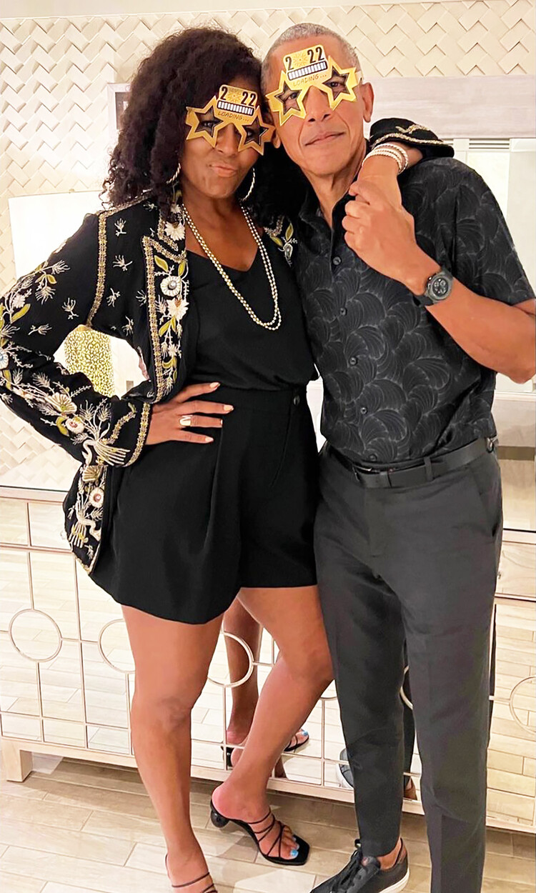 Поздравительная открытка Барака и Мишель Обамы с Новым 2022 годом