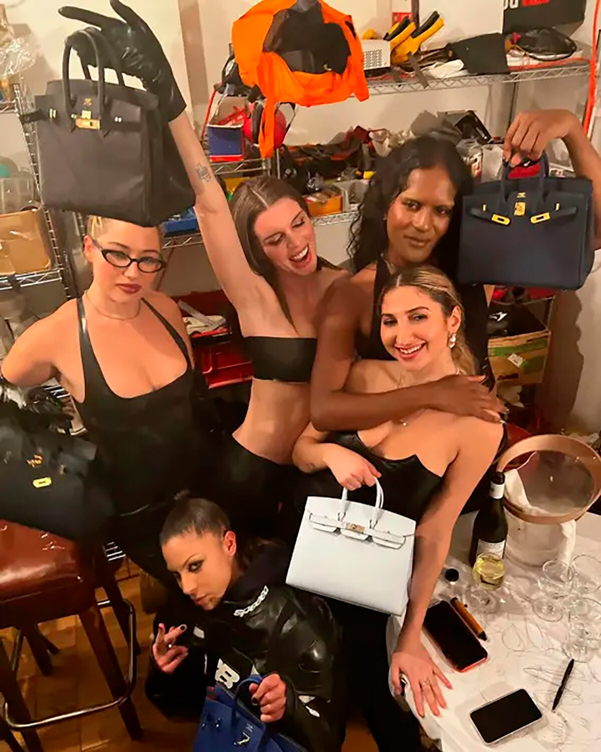 Джулия Фокс с подругами