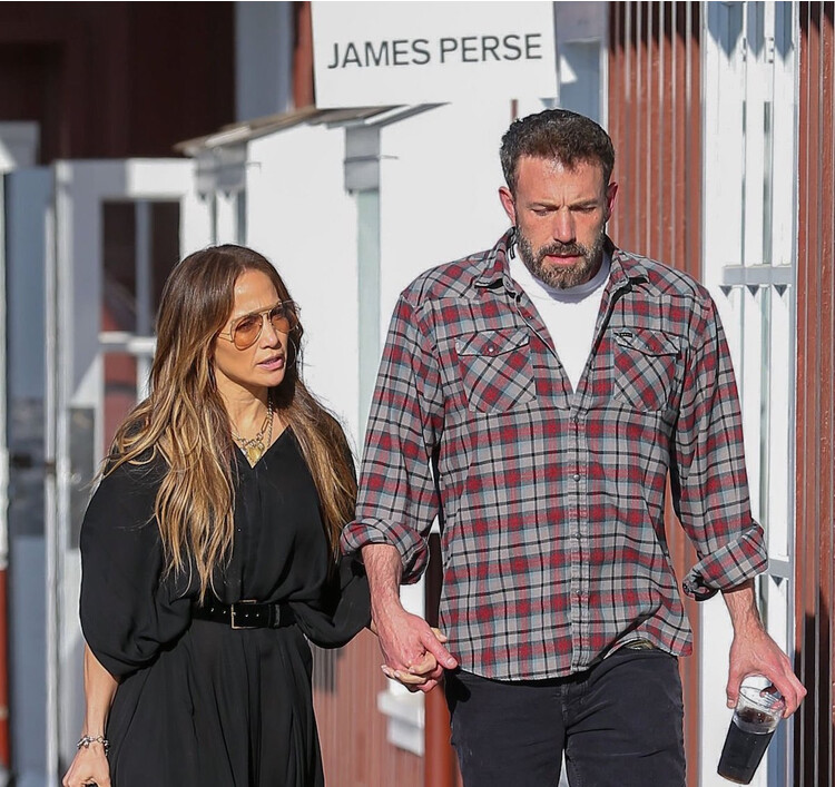 Тили-тили-тесто, жених и невеста! Бен Аффлек и Дженнифер Лопес гуляют по солнечному Лос-Анджелесу