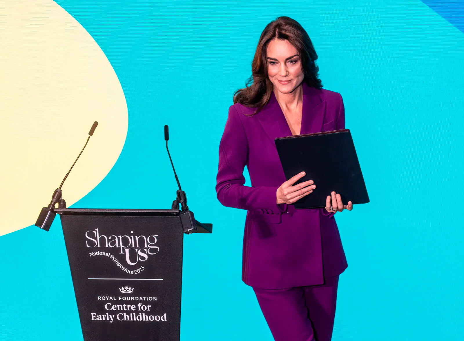 Кейт Миддлтон выступила с докладом, темой которого стала инициатива принцессы в области психологического здоровья и развития детей в первые годы жизни