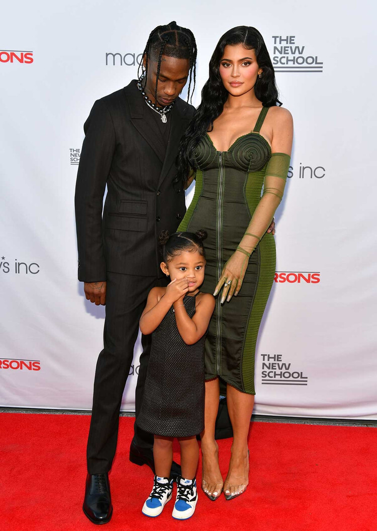 Трэвис Скотт и Кайли Дженнер с дочкой Сторми 2021