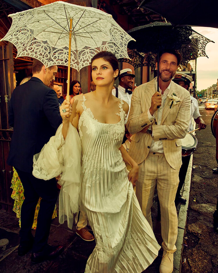 Alexandra_Daddario_married_01_Mainstyle.jpg