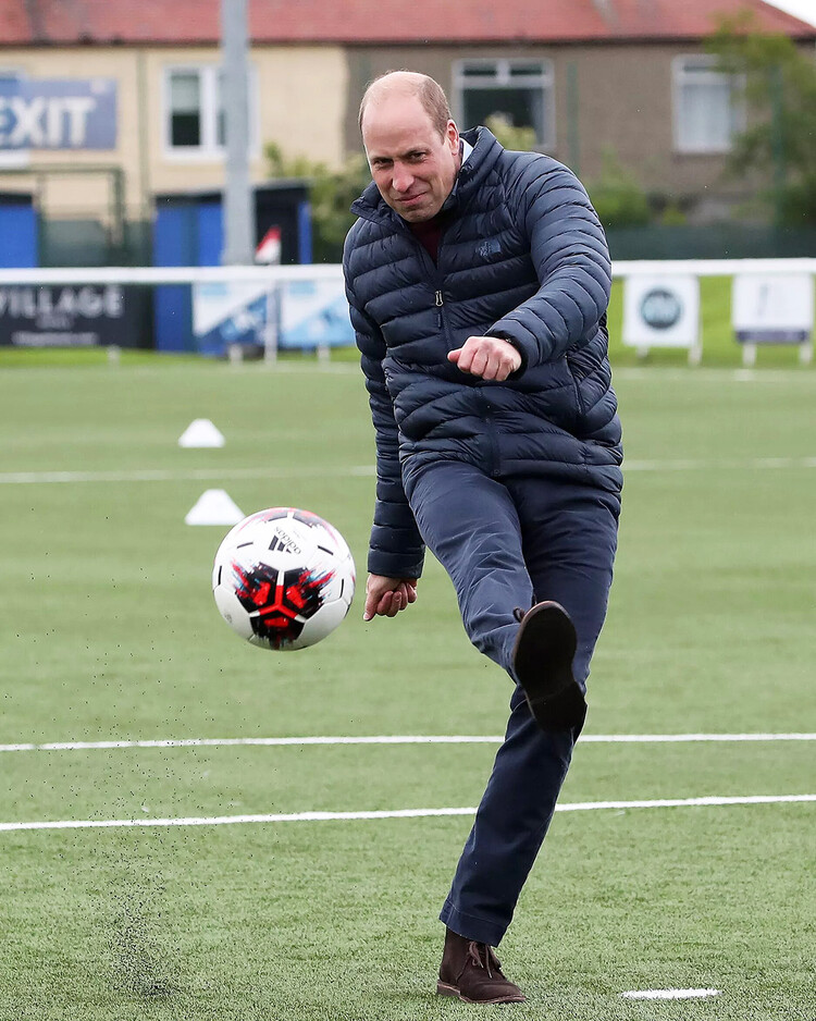 Принцы организовывали товарищеский матч по футболу 