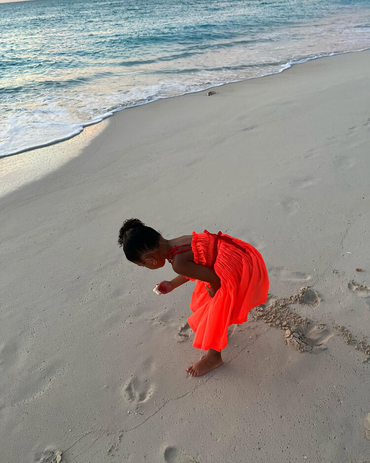 Кайли Дженнер отпраздновала День матери милыми фотографиями малышки Сторми