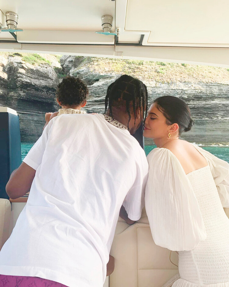 Кайли Дженнер и Трэвис Скотт вместе с 2017 года