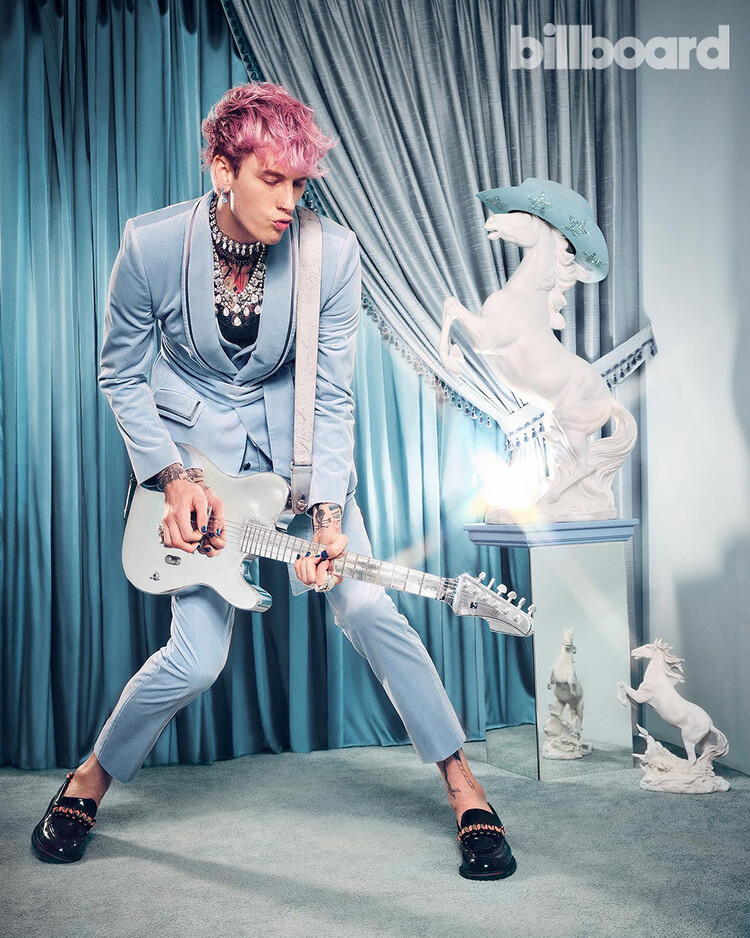 Журнал Billboard назвал Machine Gun Kelly «принцем поп-панка»