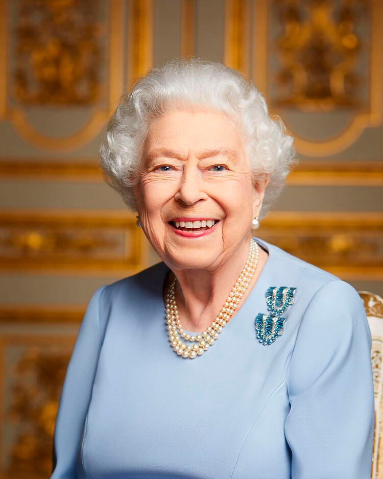 «Вы не можете меня заставить!»: фотограф рассказал, что ответила Елизавета II на его предложение улыбнуться на камеру