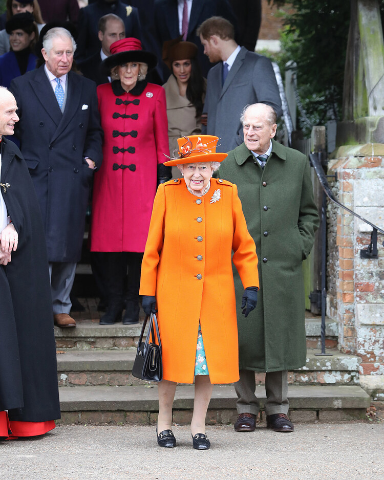 Члены королевской семьи посещают церковь Святой Марии Магдалины в Сандрингеме 25 декабря 2017 года в Кингс-Линн, Англия