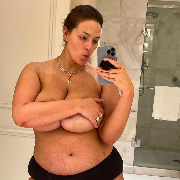 Ashley_Graham_honest_approach_motherhood_01_Mainstyle.jpg