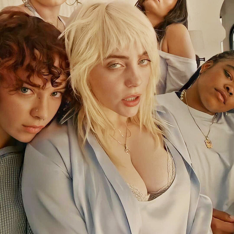 Билли Айлиш обвиняют в квирбейтинге