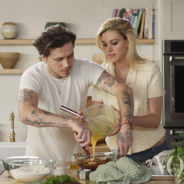 Бруклин Бекхэм готовит вместе с Николой Пельтц