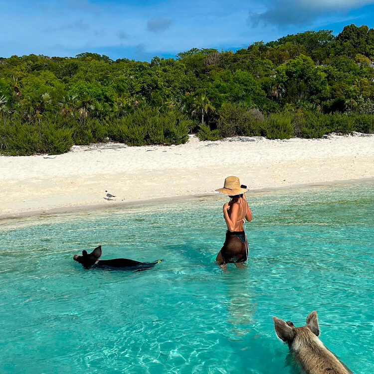 Ирина Шейк провела тропический отпуск вместе с Брэдли Купером