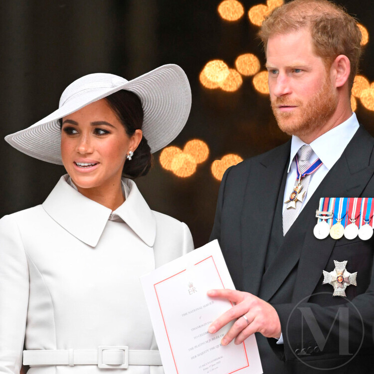 Меган Маркл и принц Гарри покидают торжественную церковную службу в соборе Святого Павла 3 июня 2022 года в Лондоне, Англия