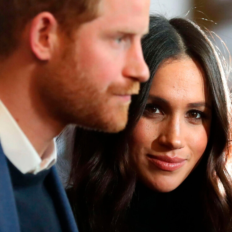 Принц Гарри и Меган Маркл в Холирудском дворце 13 февраля 2018 года в Эдинбурге, Шотландия