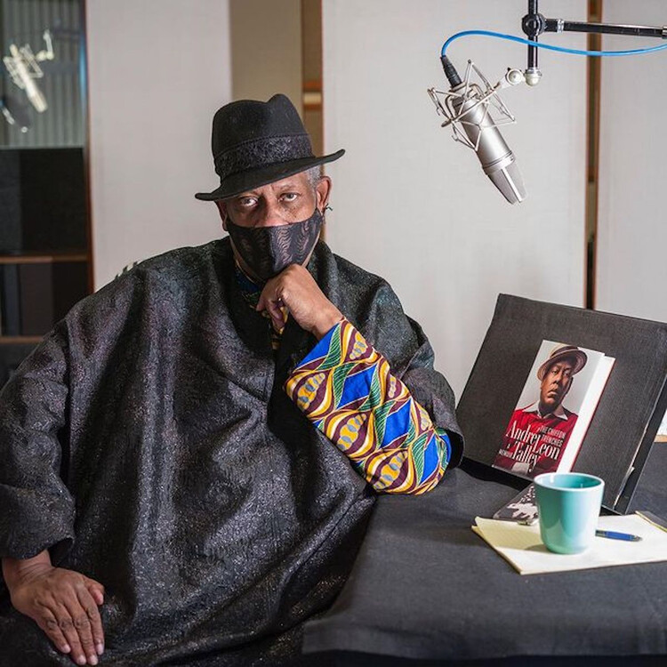 Андре Леон Телли презентует свою книгу