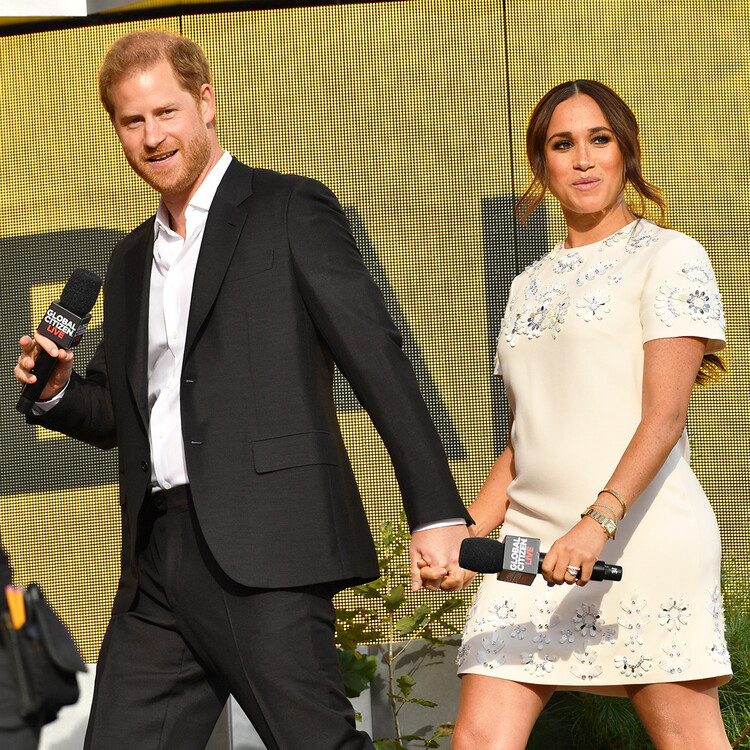 Меган Маркл вышла замуж за принца Гарри по расчёту